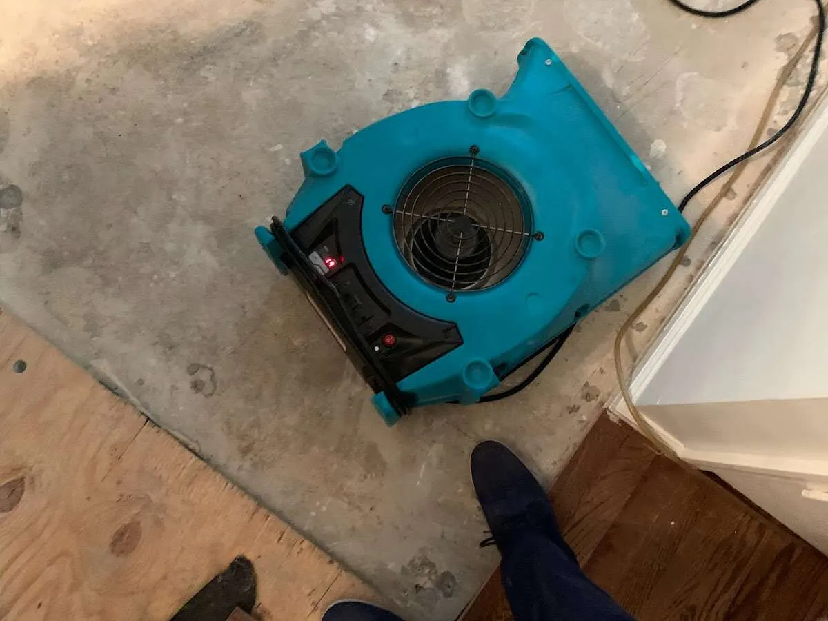 Air mover drying subfloor during Leak Detection & Repair in South Milwaukee